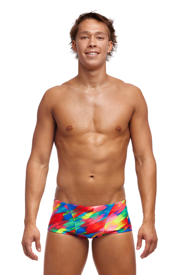 Stroked men's swimming trunks