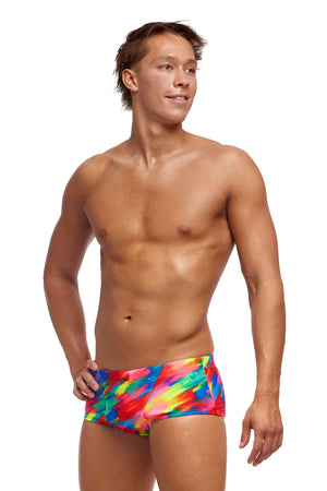 Stroked men's swimming trunks