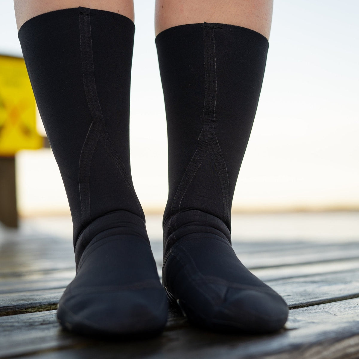 Aqua Socks 2.5 mm neopreeninen uintisukka, käytössä avannolla - Aquaction