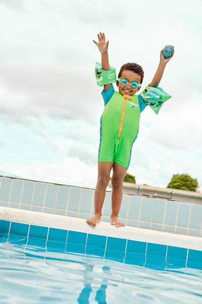 Lapsen vihreä kelluttava uima-asu